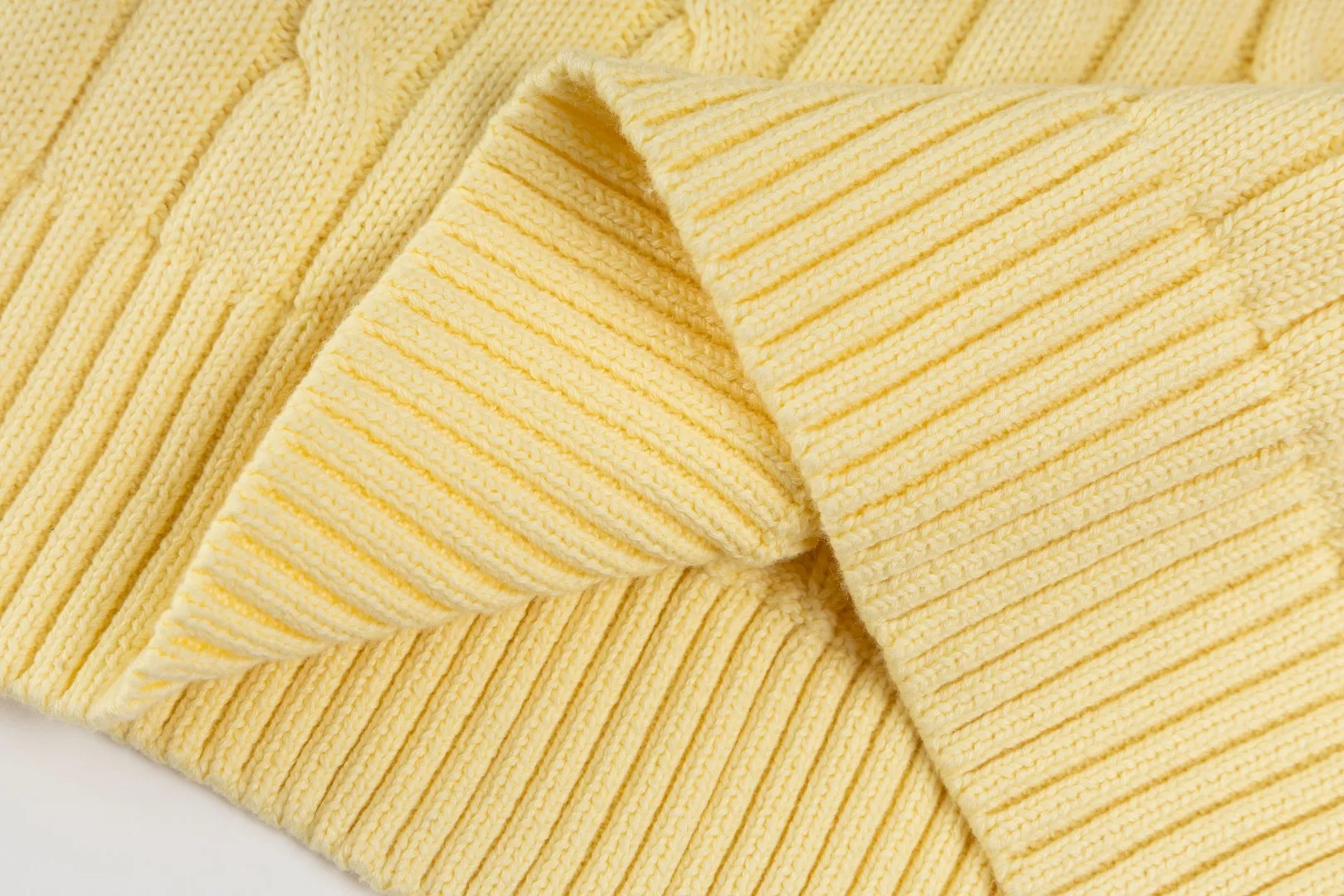 P210 #R90 RALPH LAUREN Thirteen colors of Ralph Lauren classic small label embroidery V-neck pullover cable cardigan sweater women's top, high-density LOGO embroidery on the chest, original customization of tag accessories. Made of pure cotton yarn, pure cotton is skin-friendly and comfortable, small label war horse embroidered twist button V-neck sweater🐎High quality, follow the blogger to learn how to wear it! Let’s buy a Ralph Lauren cable sweater. It’s a super hard-to-find series after it became popular. It’s hard to find one on the official website. It’s simple and practical to wear, with a lazy and loose feel. The thickened fabric has more texture, feels soft and delicate, and has a loose fit. Whether worn alone or layered, you can wear different styles of fashion with just one piece!   Size： Sleeve length: 60/61/62/63